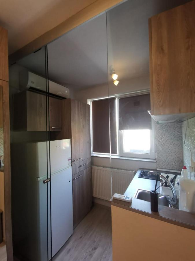 Holidays Inn Studio Bucarest Extérieur photo